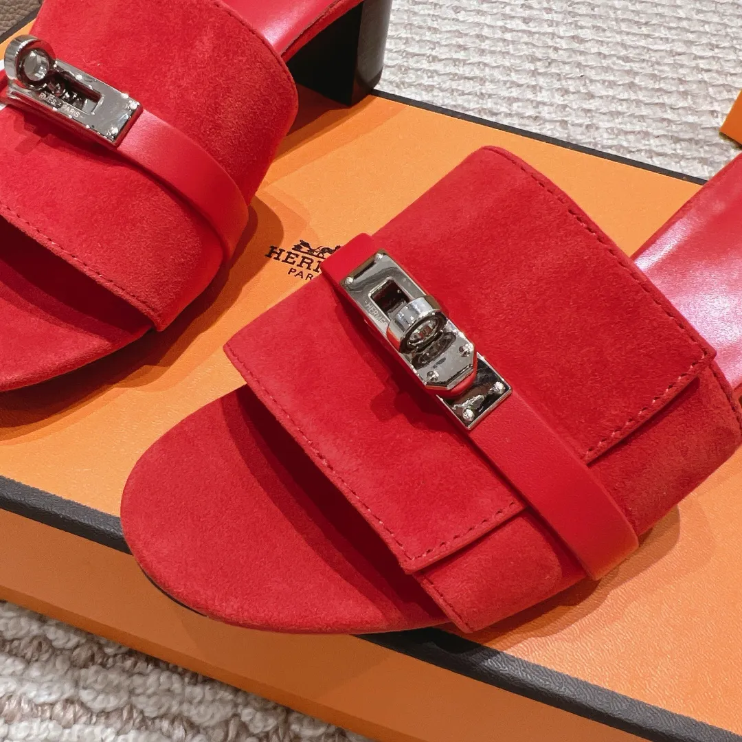 👟👟Ex-factory price 540👟👟 High version of the 2024 spring and summer new HERMES Hermès counter new style. The wedge-heeled Erjiu sandals and slippers, which have been extremely popular recently, are paired with various colorful socks. They are very trendy. Upper: cowhide. Outsole: technological imitation wood sole. Heel height: about 7cm. Size: Female 35-41 (40/41 non-refundable and non-exchangeable)